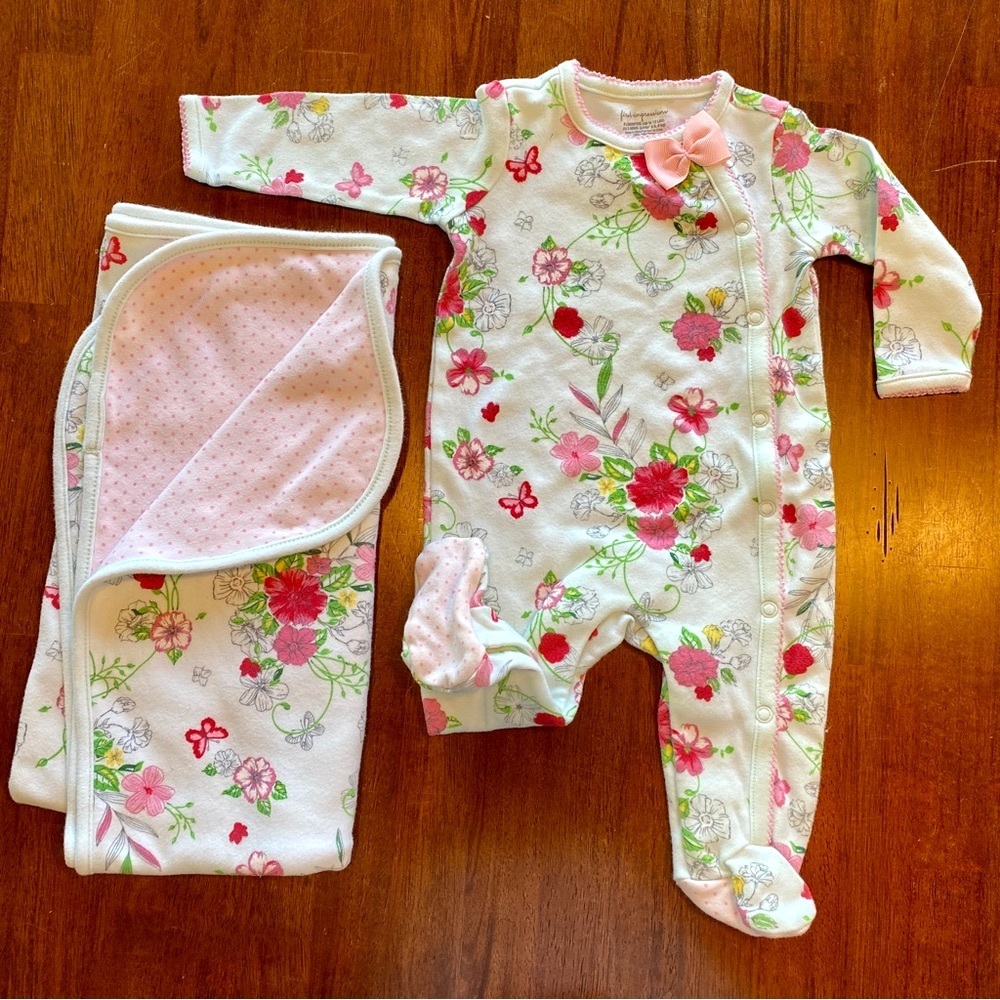 First Impressions- Swaddle and Sleeper (3m) EUC
